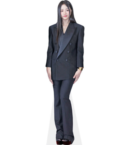 Kim Min-ji  (Black Outfit) Pappaufsteller
